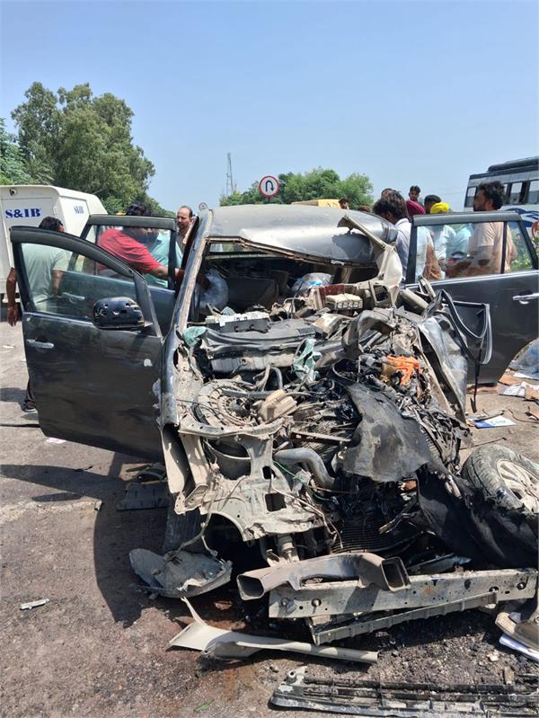 highway  accident  innova vehicle