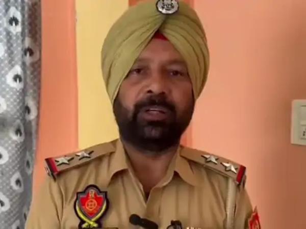 attempt to ram a car into a police team in kapurthala