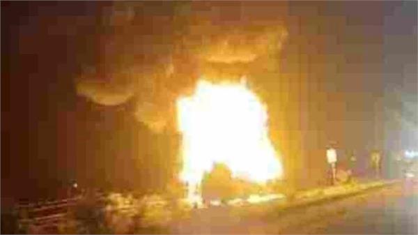 fire breaks out in moving bus