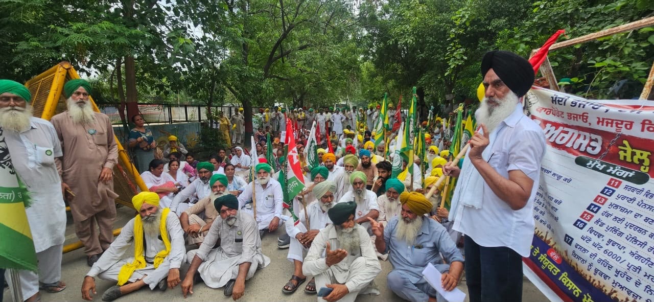 ਟਰੇਡ ਯੂਨੀਅਨਾਂ ਤੇ ਸੰਯੁਕਤ ਕਿਸਾਨ ਮੋਰਚੇ ਨੇ ਮਾਨਸਾ ''ਚ ਕੀਤੀ ਰੋਸ ਰੈਲੀ
