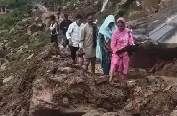 road closed due to landslide in udhampur peoples problems increased
