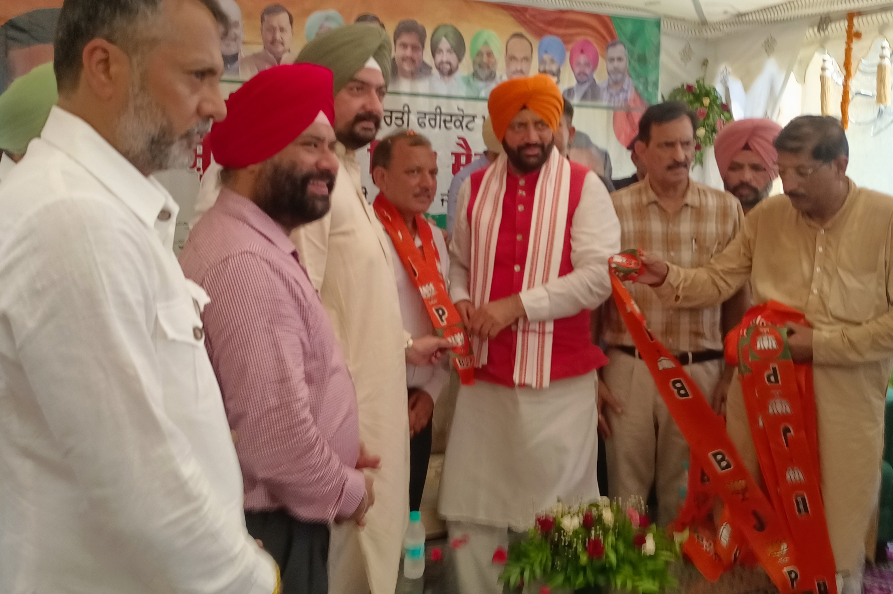 ਹਰਿਆਣਾ CM ਦੇ ਪੰਜਾਬ ਦੌਰੇ ਦੌਰਾਨ ਡਾ. ਸੰਜੀਵ ਗੋਇਲ 30 ਸਾਥੀਆਂ ਸਮੇਤ ਭਾਜਪਾ ''ਚ ਸ਼ਾਮਲ
