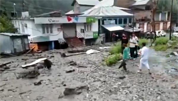 cloudburst causes flash floods in chatroo