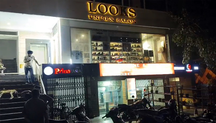 ਜਲੰਧਰ: Looks Unisex Salon ਦੇ ਪਾਰਕਿੰਗ ਅਟੈਂਡੈਂਟ ''ਤੇ ਤੇਜ਼ਧਾਰ ਹਥਿਆਰਾਂ ਨਾਲ ਹਮਲਾ