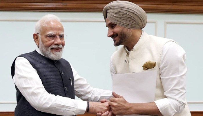ਹਰਭਜਨ ਸਿੰਘ ਨੇ PM ਮੋਦੀ ਨਾਲ ਕੀਤੀ ਮੁਲਾਕਾਤ, ਦੇਸ਼ ਦੇ ਵਿਕਾਸ ਲਈ ਦਿੱਤਾ ਸਹਿਯੋਗ ਦਾ ਭਰੋਸਾ