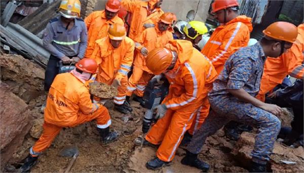 landslide in kurla due to heavy rain