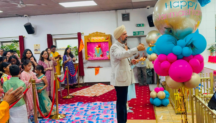 ਸਲੋਹ ਮੰਦਰ ਵਿਖੇ ਜਨਮਾਸ਼ਟਮੀ ਸਮਾਗਮਾਂ ''ਚ ਸ਼ਾਮਲ ਹੋਏ ਸੰਸਦ ਮੈਂਬਰ ਤਨਮਨਜੀਤ ਸਿੰਘ ਢੇਸੀ