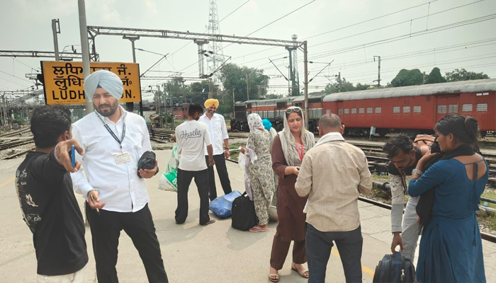 ਲੁਧਿਆਣਾ ਸਟੇਸ਼ਨ ’ਤੇ ਚੱਲੀ ਸਖਤ ਟਿਕਟ ਚੈਕਿੰਗ ਮੁਹਿੰਮ, 3.86 ਲੱਖ ਰੁਪਏ ਜੁਰਮਾਨਾ ਵਸੂਲਿਆ