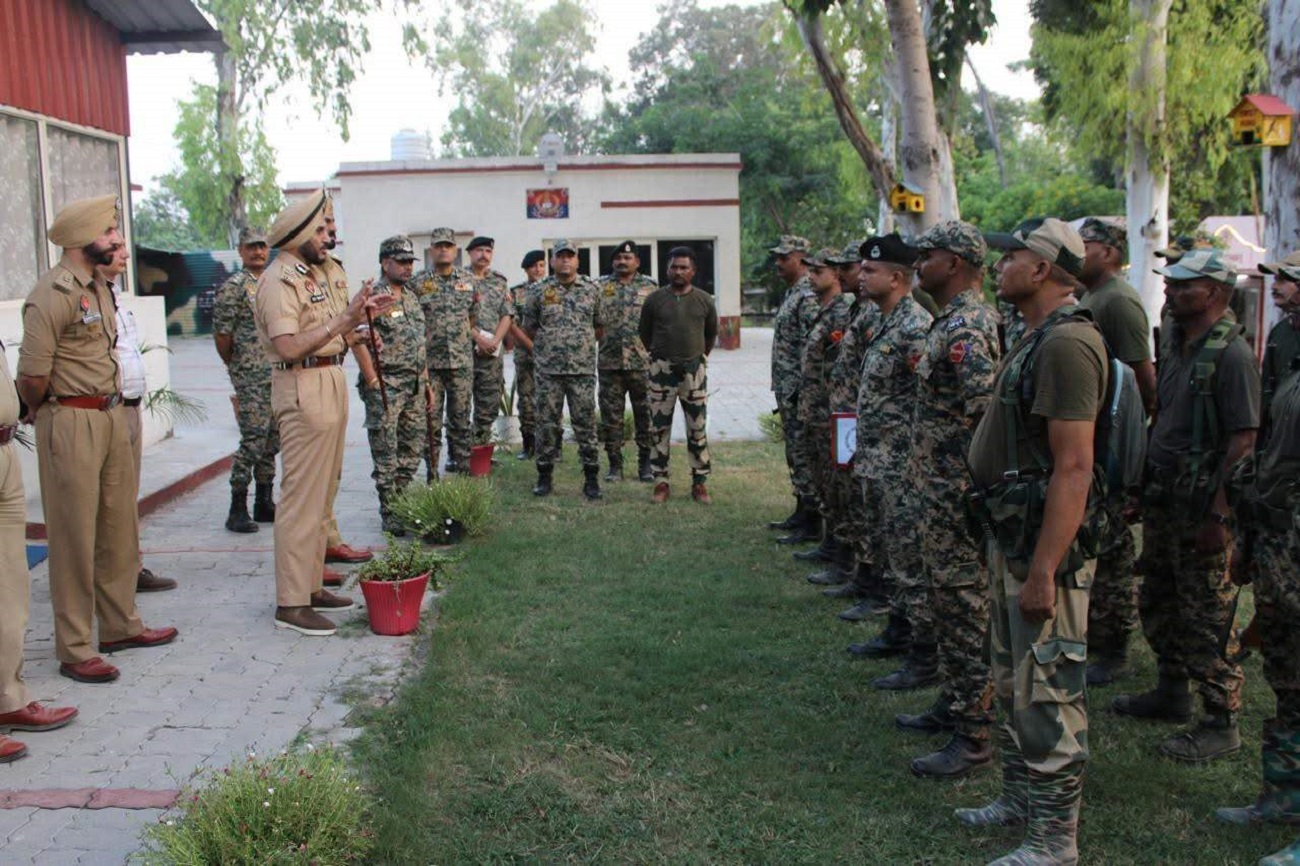 ਪੰਜਾਬ ਪੁਲਸ ਤੇ BSF ਦਾ ਸਾਂਝਾ ਐਕਸ਼ਨ: ਬਾਰਡਰ ਏਰੀਏ ''ਚ 24 ਘੰਟੇ ਨਿਗਰਾਨੀ ਦੇ ਹੁਕਮ, ਸ਼ੱਕੀ ਗਤੀਵਿਧੀਆਂ ''ਤੇ ਨਜ਼ਰ