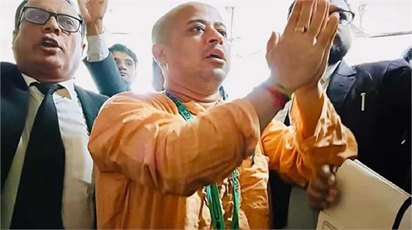 bangladeshi court grants bail to jailed hindu rights leader chinmoy das