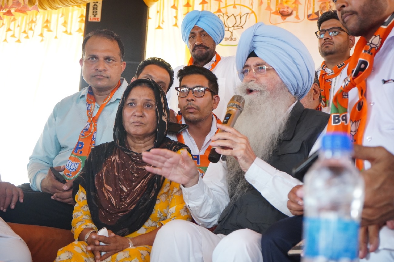 ਕਾਂਗਰਸ ਨੇ ਟਾਇਰ ਪਾ ਕੇ ਸਿੱਖਾਂ ਨੂੰ ਜਿਊਂਦਾ ਸਾੜਿਆ, ‘ਆਪ’ ਚਿੱਟਾ ਖਵਾ ਕੇ ਬੱਚਿਆਂ ਨੂੰ ਮਾਰ ਰਹੀ : ਫੂਲਕਾ