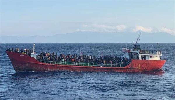 migrant boat sinks near southern greece