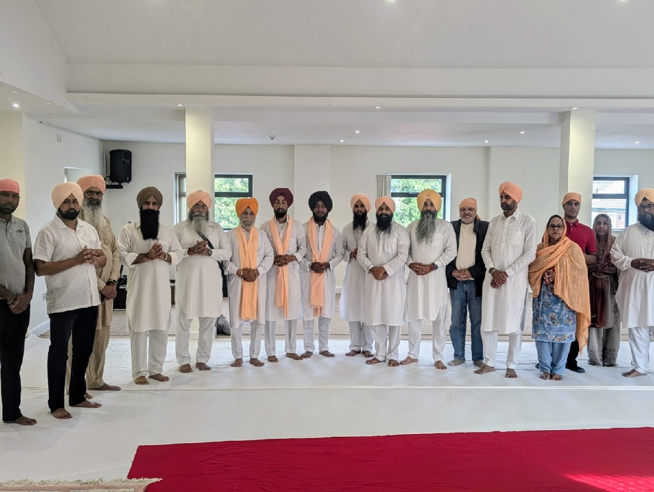 ਯੂਕੇ ''ਚ ਧਰਮ ਪ੍ਰਚਾਰ ਕਰ ਰਹੇ ਇੰਟਰਨੈਸ਼ਨਲ ਕਵੀਸ਼ਰੀ ਜੱਥੇ ਦਾ ਦਰਬਾਰ ਸੰਪਰਦਾਇ ਲੋਪੋ ਵੱਲੋਂ ਵਿਸ਼ੇਸ਼ ਸਨਮਾਨ