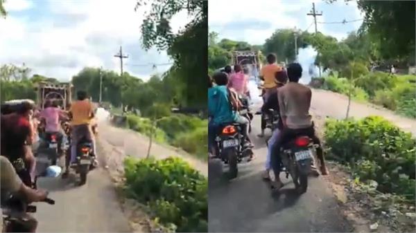 stampede in kanpur due to firecrackers during ganesh visarjan