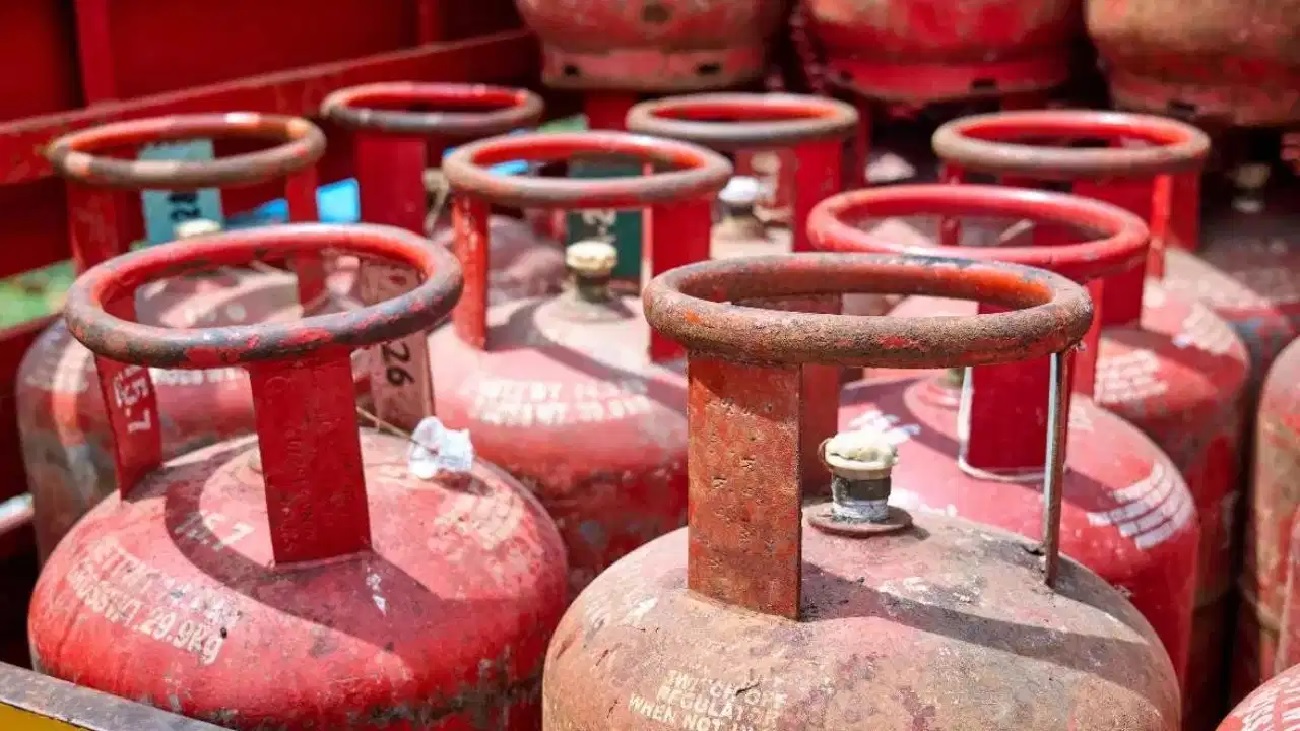 ਈਰਾਨ ਸੰਕਟ ਵਿਚਾਲੇ ਬਦਲੀ ਤਸਵੀਰ: ਦੇਸ਼ 'ਚ LPG ਦੀ ਖਪਤ 16% ਘਟੀ, ਹੁਣ ਘਰ-ਘਰ ਚੱਲੇਗੀ PNG