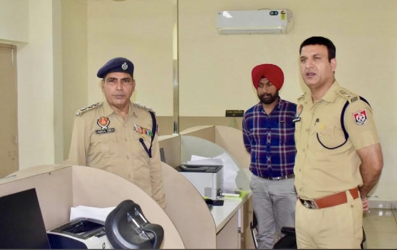 SSP ਪਠਾਨਕੋਟ ਦਾ ਵੱਡਾ ਐਕਸ਼ਨ: ਥਾਣਿਆਂ ਤੇ ਕਮਾਂਡ ਸੈਂਟਰ ਦੀ ਅਚਨਚੇਤ ਚੈਕਿੰਗ, ਅਧਿਕਾਰੀਆਂ ਨੂੰ ਦਿੱਤੀਆਂ ਹਦਾਇਤਾਂ