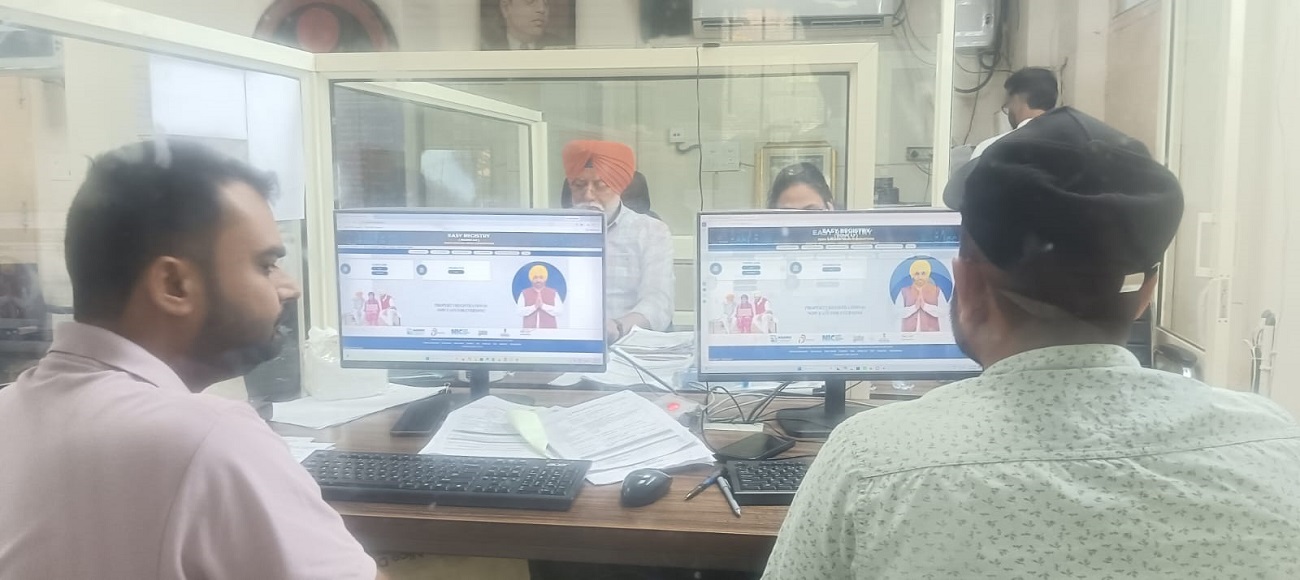 ਈਜ਼ੀ ਰਜਿਸਟ੍ਰੇਸ਼ਨ ਸਿਸਟਮ ਫਿਰ ਫੇਲ੍ਹ, ਸਬ-ਰਜਿਸਟਰਾਰ ਦਫ਼ਤਰਾਂ ’ਚ 3 ਘੰਟੇ ਠੱਪ ਰਿਹਾ ਪ੍ਰਾਪਰਟੀ ਰਜਿਸਟ੍ਰੇਸ਼ਨ ਦਾ ਕੰਮ