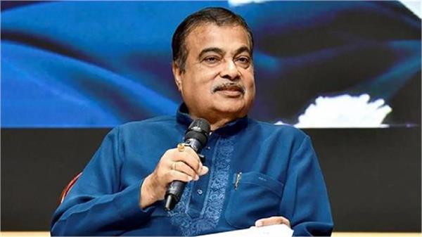 nitin gadkari stuck in mumbai traffic jam