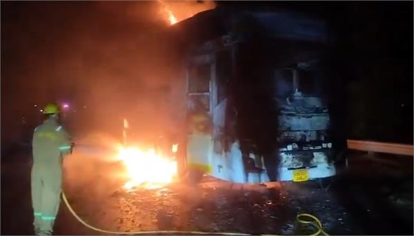 greater noida  double decker bus  fire  9 passengers