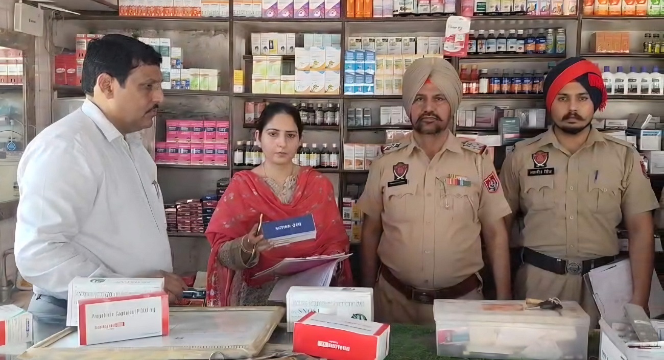 ਨੂਰਪੁਰ ਕਾਲੋਨੀ ''ਚ ਡਰੱਗਜ਼ ਵਿਭਾਗ ਦਾ ਧਾਵਾ: SP ਮੈਡੀਕੋਜ਼ ਤੋਂ ਨਸ਼ੇ ਲਈ ਵਰਤੀਆਂ ਜਾਣ ਵਾਲੀਆਂ ਦਵਾਈਆਂ ਬਰਾਮਦ