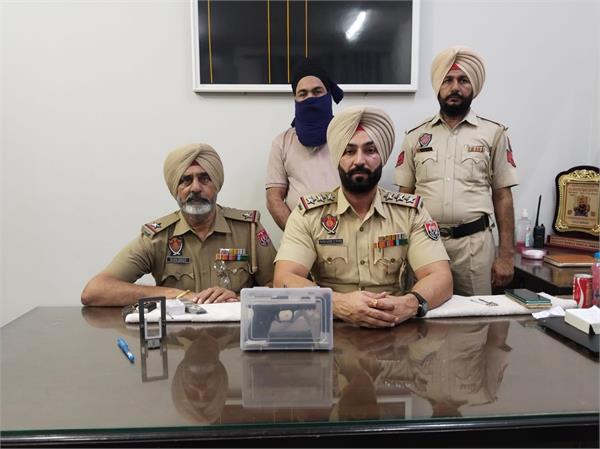 gurdwara granthi turns out to be a smuggler