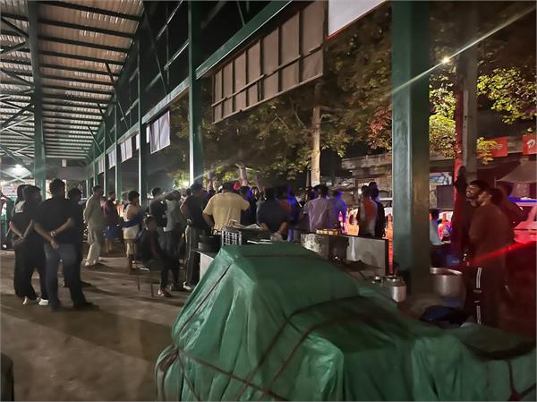uproar over encroachment on tradinag stalls market