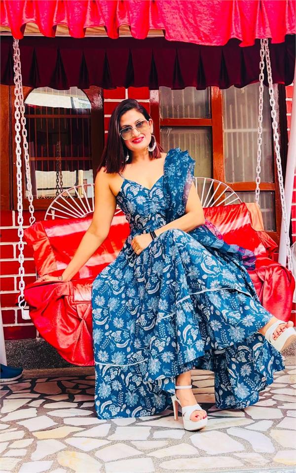 summer  young women  maxi dresses