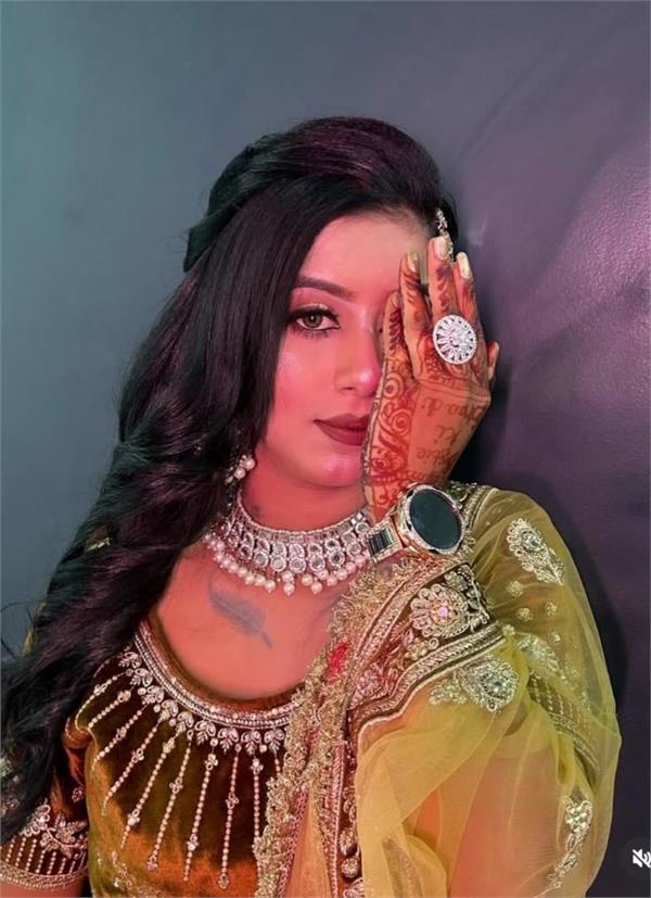 beaded jewelry  outfit  women  royal look