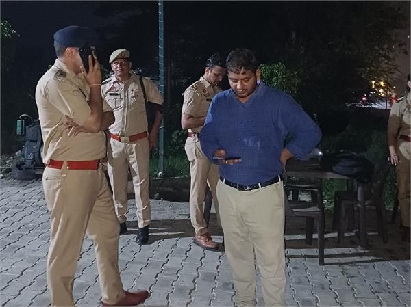 girlfriend  marriage  lover  family  police