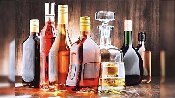 18 61 crore liquor bottles sold in delhi over 4 years