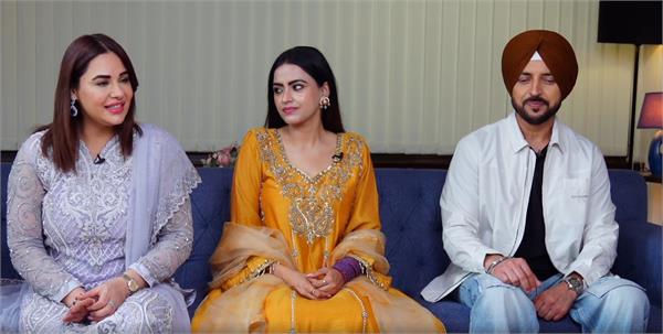 the star cast of   tut paini english ne   arrives at jag bani  s office