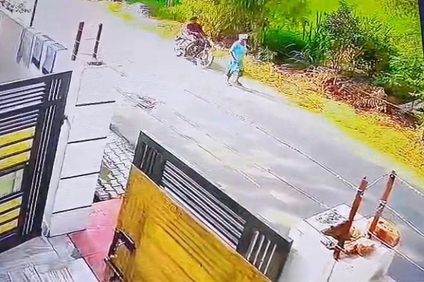 ਪੰਜਾਬ : ਪੱਠੇ ਲੈਣ ਗਈ ਬਜ਼ੁਰਗ ਔਰਤ ਨਾਲ ਆਹ ਕੀ ਹੋਇਆ! CCTV ਦੇਖ ਖੜ੍ਹੇ ਹੋਣਗੇ ਰੌਂਗਟੇ (ਵੀਡੀਓ)