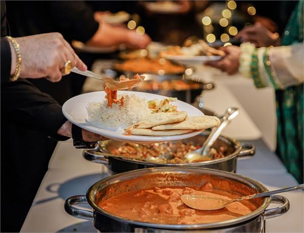 pakistan government orders that only one dish be served at weddings