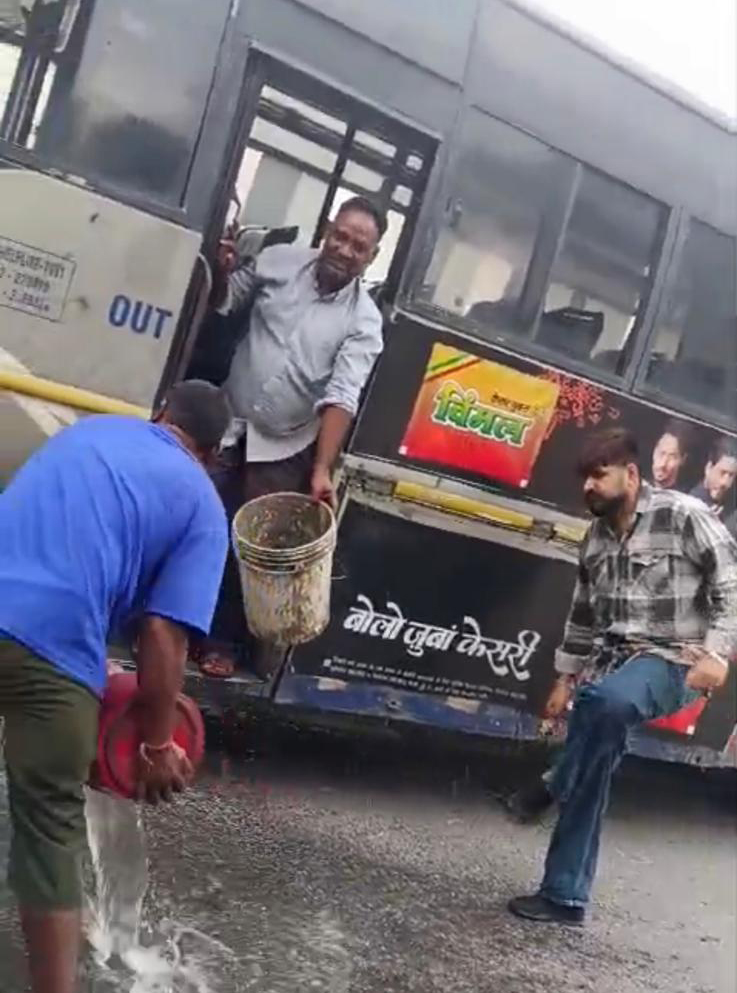 ਸਵਾਰੀਆਂ ਨਾਲ ਭਰੀ ਪੰਜਾਬ ਰੋਡਵੇਜ਼ ਦੀ ਬੱਸ ਨੂੰ ਲੱਗੀ ਅੱਗ, ਪੈ ਗਈਆਂ ਭਾਜੜਾਂ