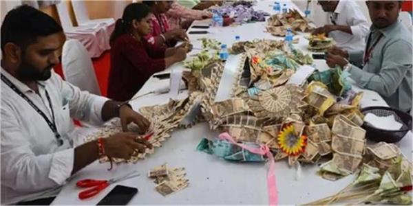 lalbaugcha raja cash donations ganesh utsav gold and silver