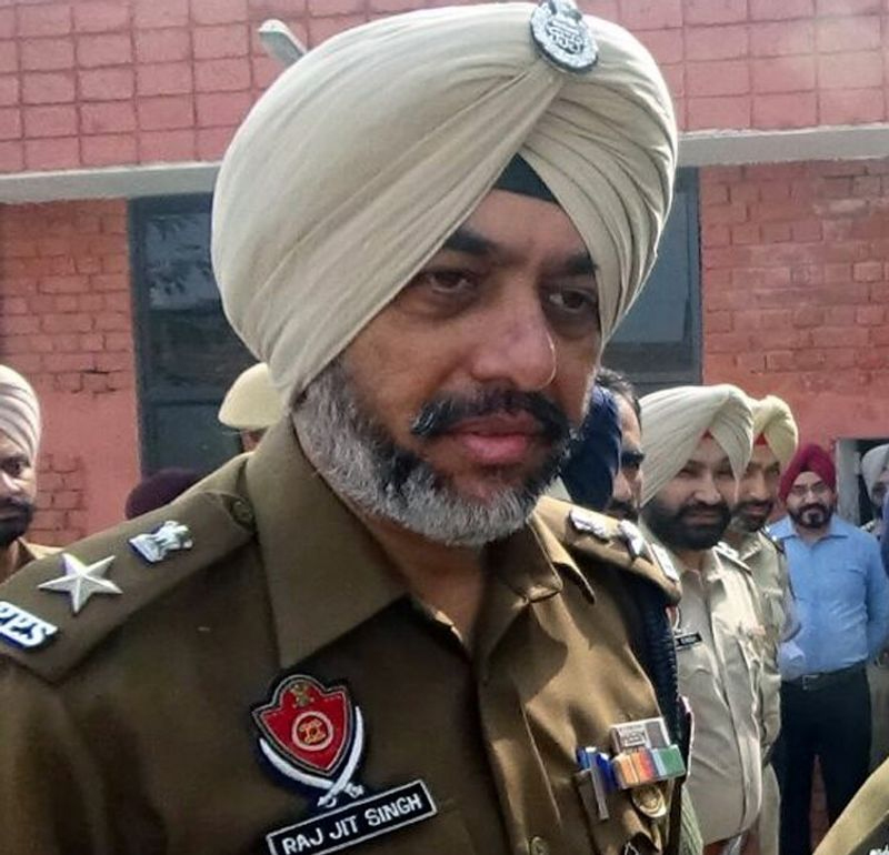 ਵੱਡੀ ਖ਼ਬਰ : ਸਾਬਕਾ AIG ਰਾਜਜੀਤ ਸਿੰਘ ਹੁੰਦਲ ਨੇ ਪੁਲਸ ਅੱਗੇ ਕੀਤਾ ਆਤਮ ਸਮਰਪਣ