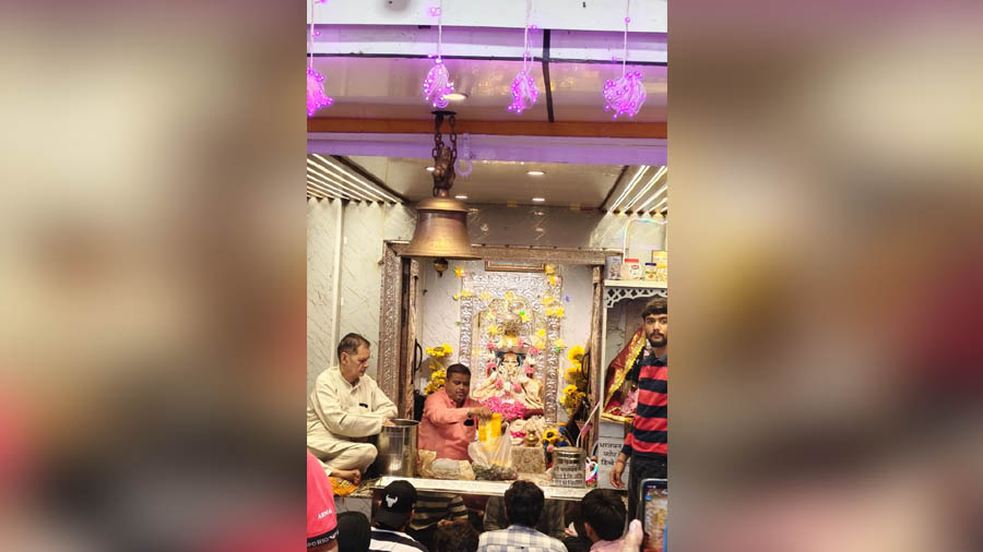 ਜਲੰਧਰ 'ਚ 'ਬਾਬਾ ਸੋਢਲ' ਦੇ ਮੇਲੇ ਦੀਆਂ ਰੌਣਕਾਂ, ਰੰਗ-ਬਿਰੰਗੀਆਂ ਲਾਈਟਾਂ ਨਾਲ ਰੁਸ਼ਨਾਇਆ ਮੰਦਿਰ