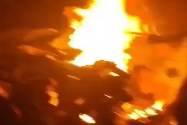 ਟਰਾਂਸਫਾਰਮਰ ਨਾਲ ਟਕਰਾਈ ਕਾਰ , 3 ਦੋਸਤ ਜ਼ਿੰਦਾ ਸੜ ਗਏ