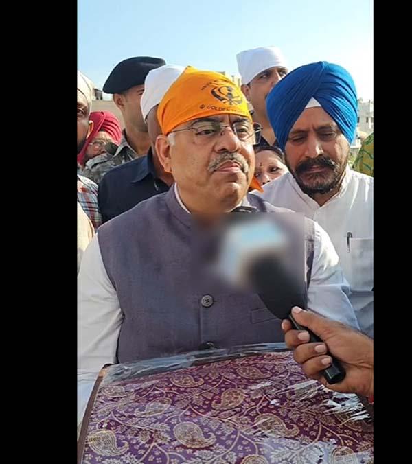 tarun chugh paid obeisance at sri harmandir sahib on pm modi s birthday