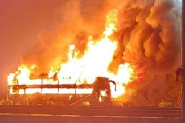 bus  fire  passengers  uttar pradesh  delhi  police