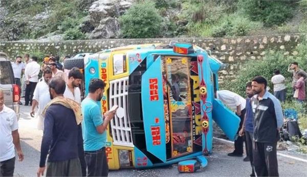 reasi bus overtunrned
