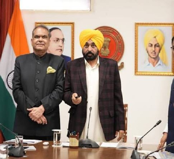 CM ਭਗਵੰਤ ਮਾਨ ਪੁੱਜੇ ਦਿੱਲੀ, ਅੱਜ ਜੇਲ੍ਹ ''ਚ ਸੰਜੀਵ ਅਰੋੜਾ ਨਾਲ ਕਰਨਗੇ ਮੁਲਾਕਾਤ