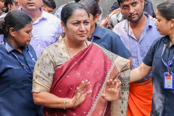 rekha gupta  delhi  bulldozer  illegal construction
