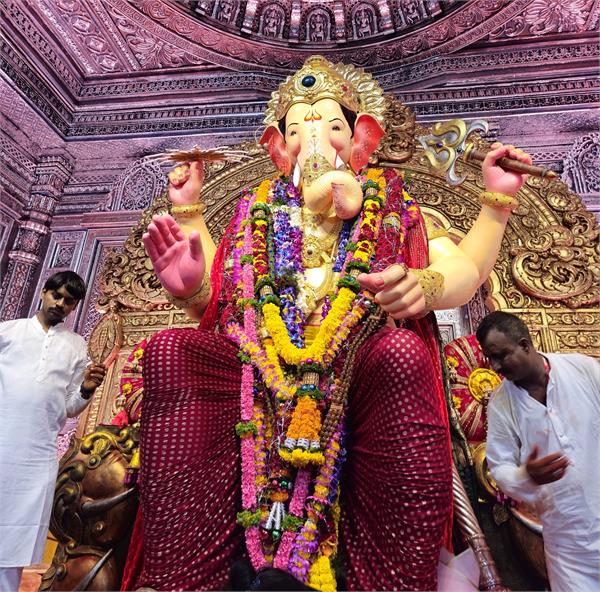 ganpati bappa morya  mumbai  ganesh idol