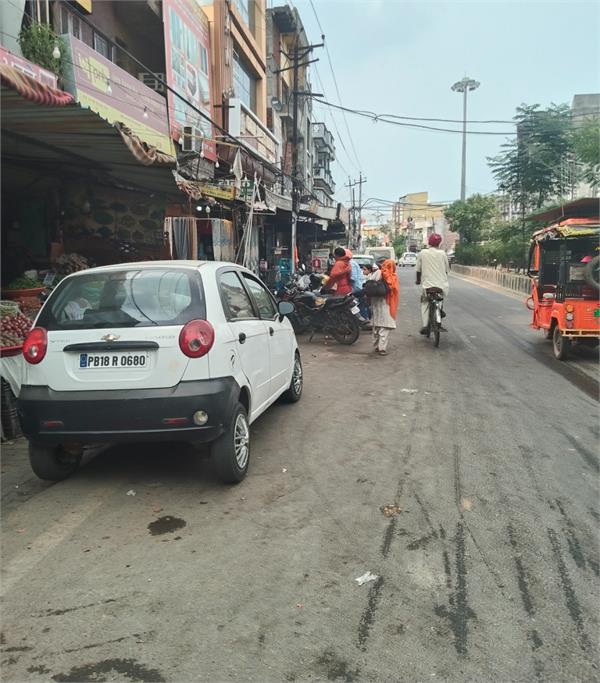 traffic problem in tarn taran city has become a problem for the people