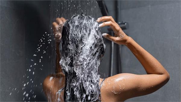 what is the correct way to wash hair