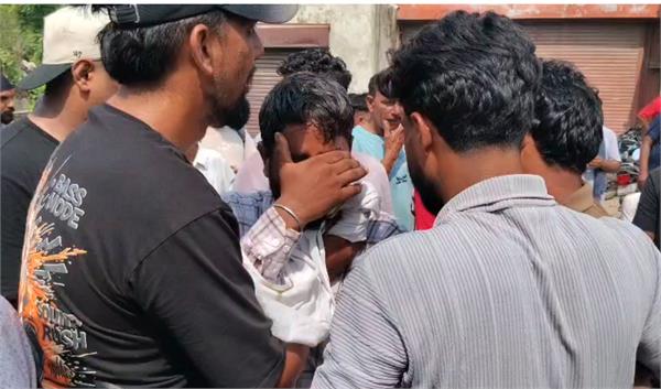 boy dead on road accident