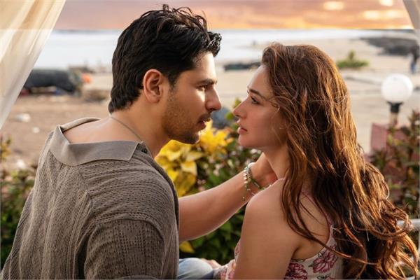 sidharth and tamannaah fresh pairing wins hearts in  the vvan  song  samjho na 