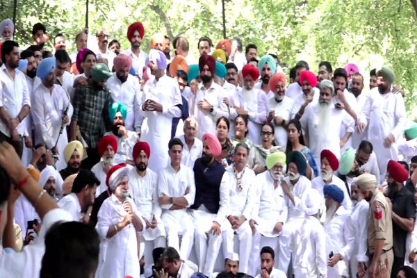 ਪਾਇਲਟ ਦੀ ਐਂਟਰੀ ਨੇ ਬਦਲੀ ਸਿਆਸੀ ਤਸਵੀਰ, ਇੱਕੋ ਮੰਚ ''ਤੇ ਵੜਿੰਗ ਅਤੇ ਬਾਜਵਾ ਸਣੇ ਸਾਰੇ ਦਿੱਗਜ
