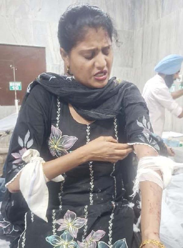 three members of the same family injured